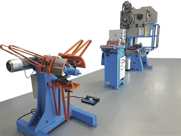 Desbobinadores, enderezadores, alimentadores para prensas de líneas de producción